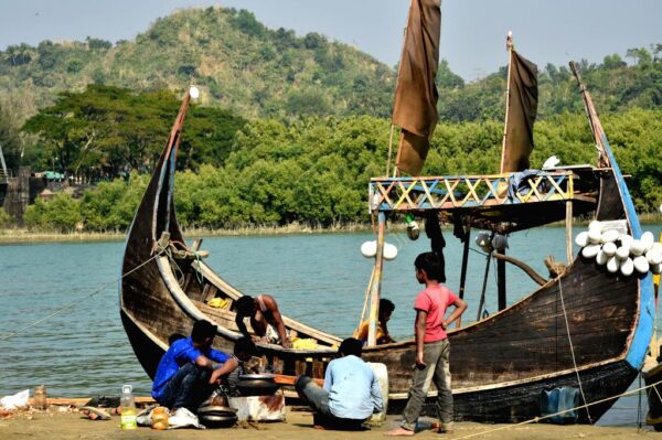 River Boat Fishing and Live cooking tour packages - Image 5